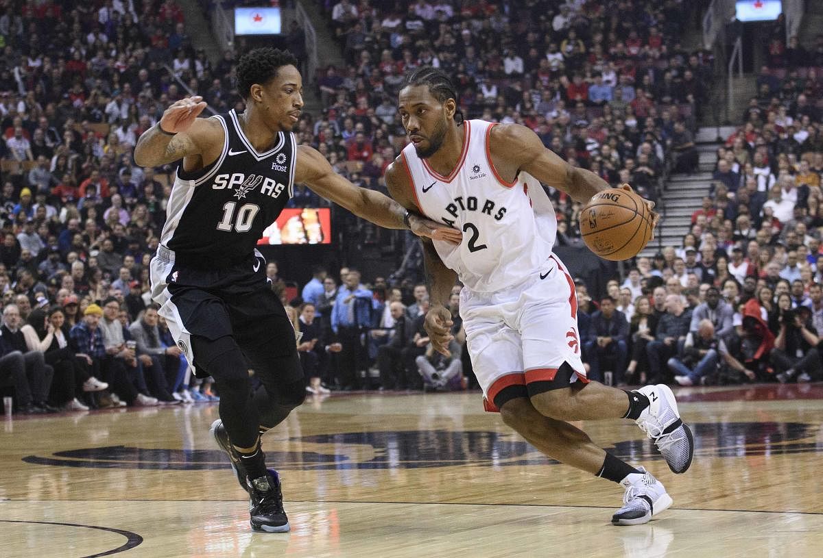 Leonard spoils DeRozan's return as Raptors beat Spurs