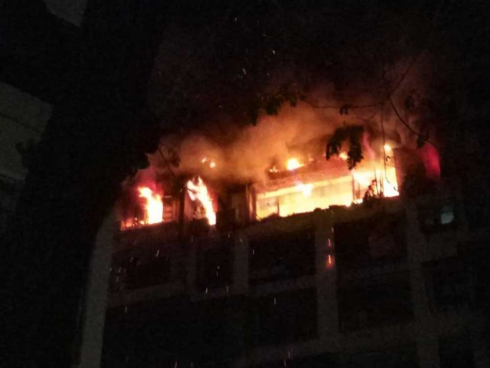 5 dead in fire at high-rise building in Mumbai