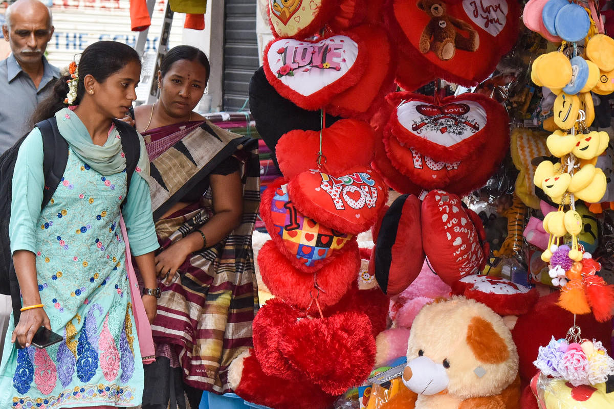 Bengaluru schools to snoop on children on V-Day