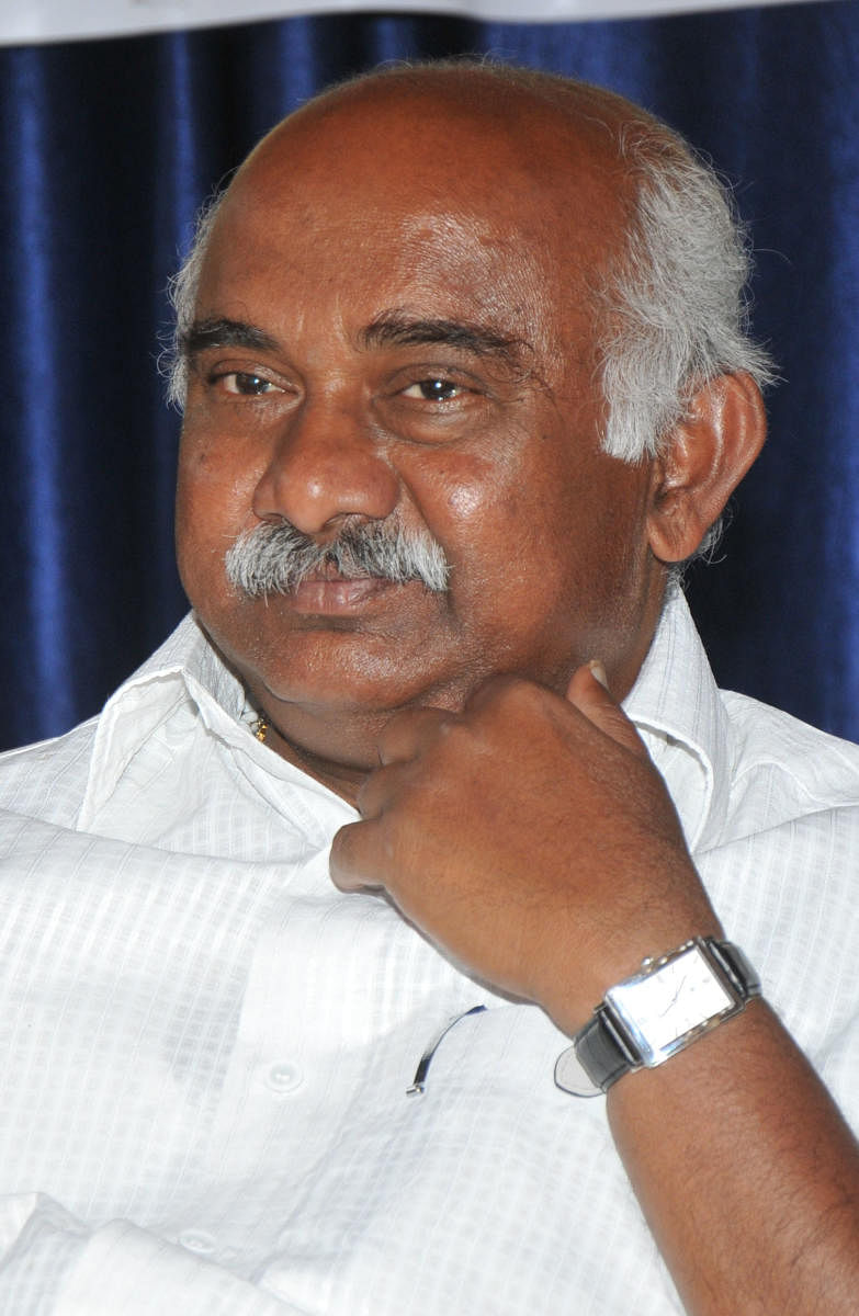 Vishwanath flays Kaginele seer for backing Siddaramaiah