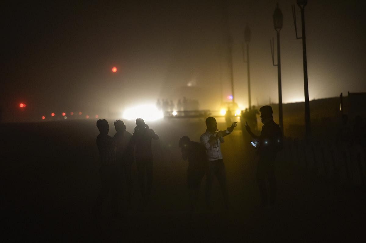 Dust storm hits Delhi-NCR; flights, Metro services disrupted
