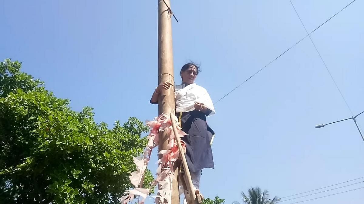 Belagavi corporator climbs light pole to protest