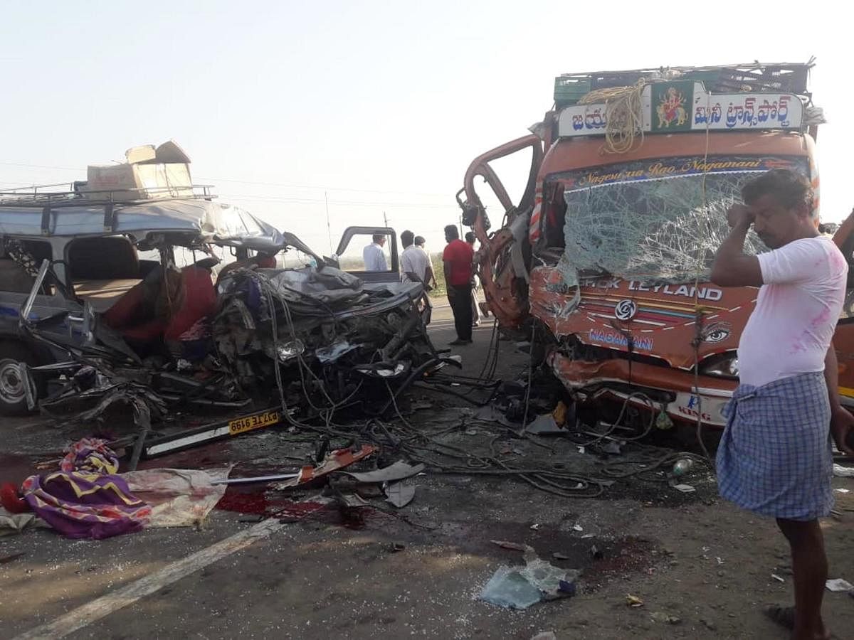 Nine killed, six grievously hurt in head-on collision