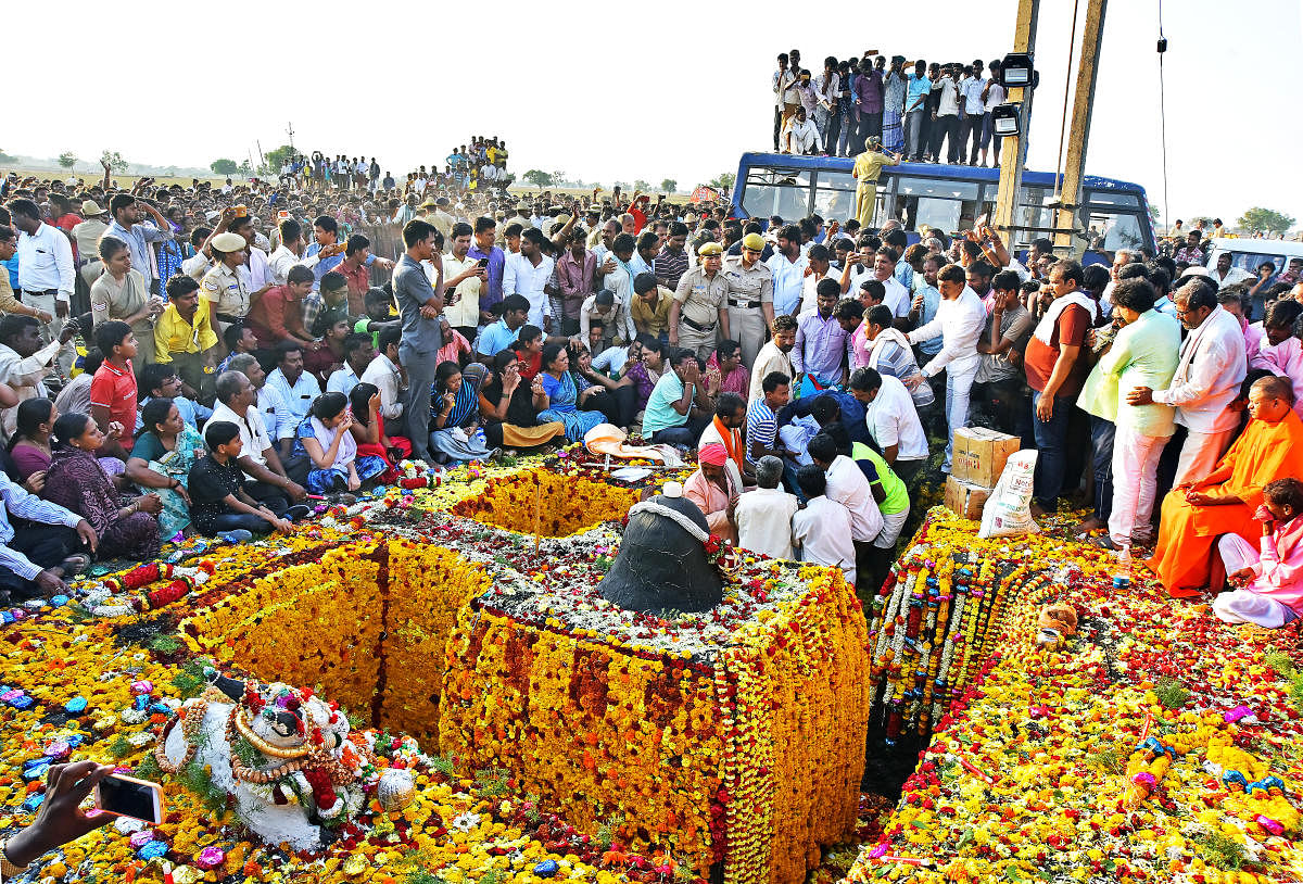 Minister Shivalli laid to rest at his native