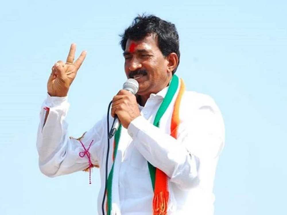KCR’s Cong rival in Gajwel attempts self-immolation