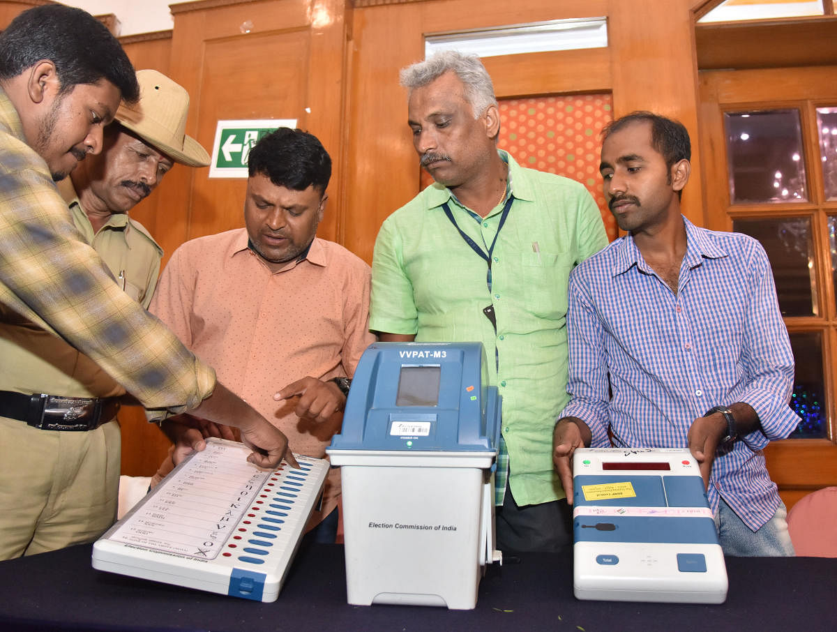 SC asks Oppn to reply to EC VVPAT claim
