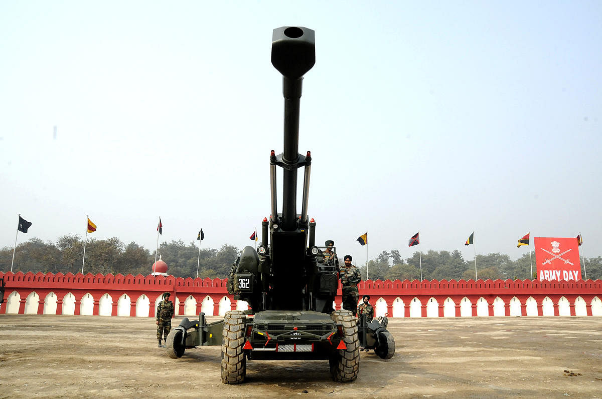 Dhanush – desi Bofors handed over to the Army