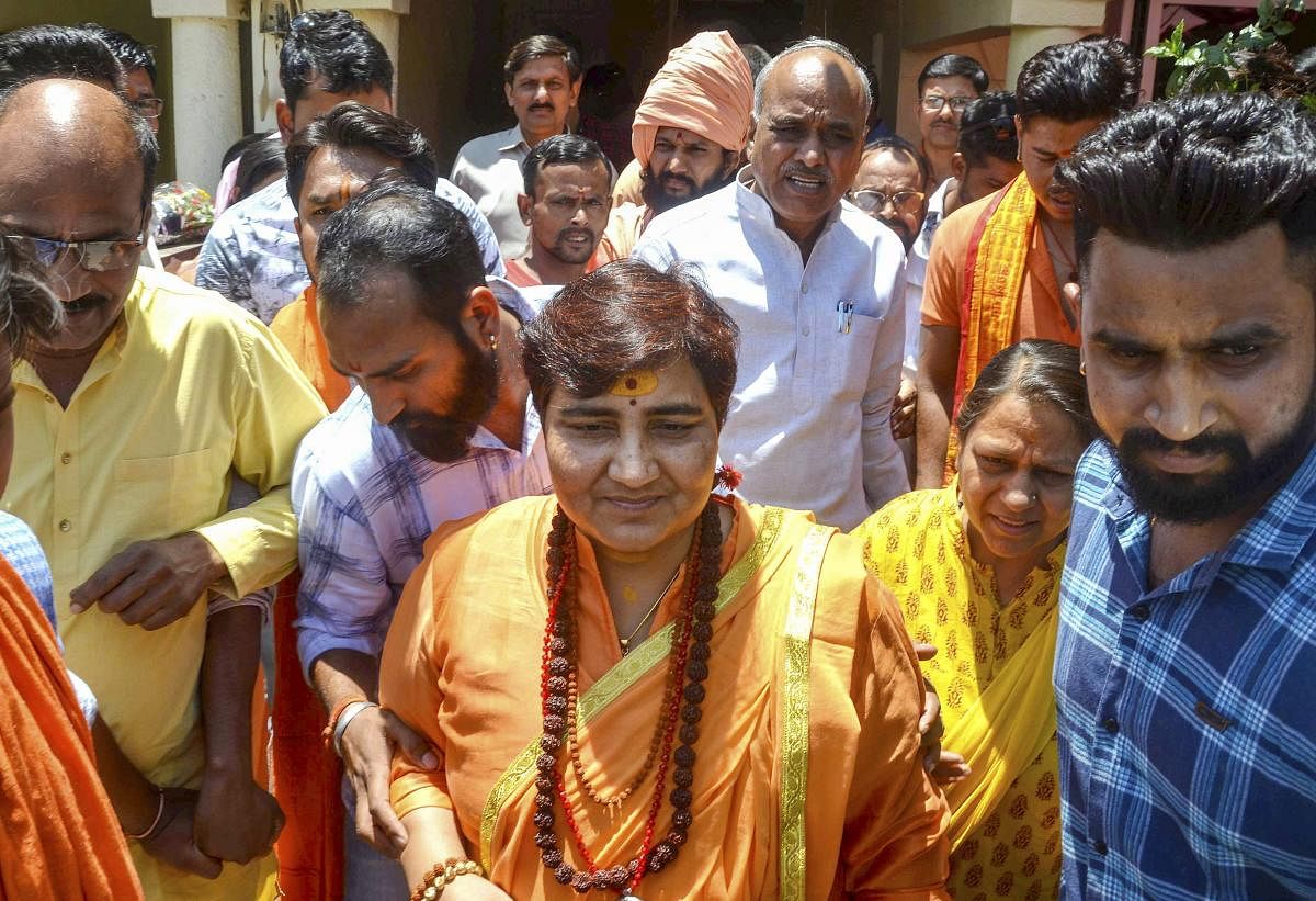 71 ex-bureaucrats condemn Pragya's remarks on Karkare