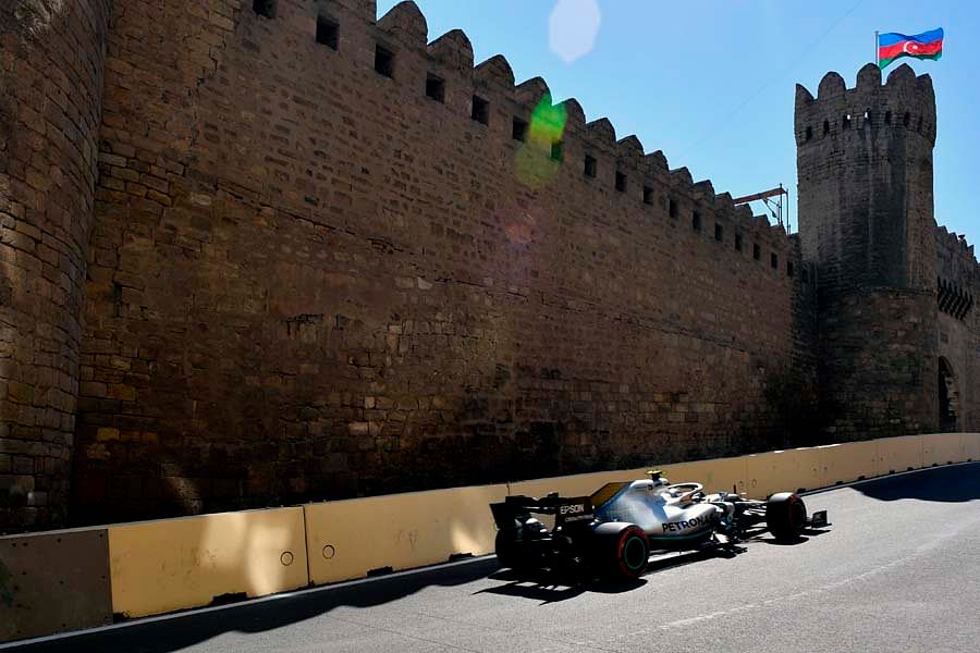 Valtteri Bottas takes Baku pole after Leclerc crashes