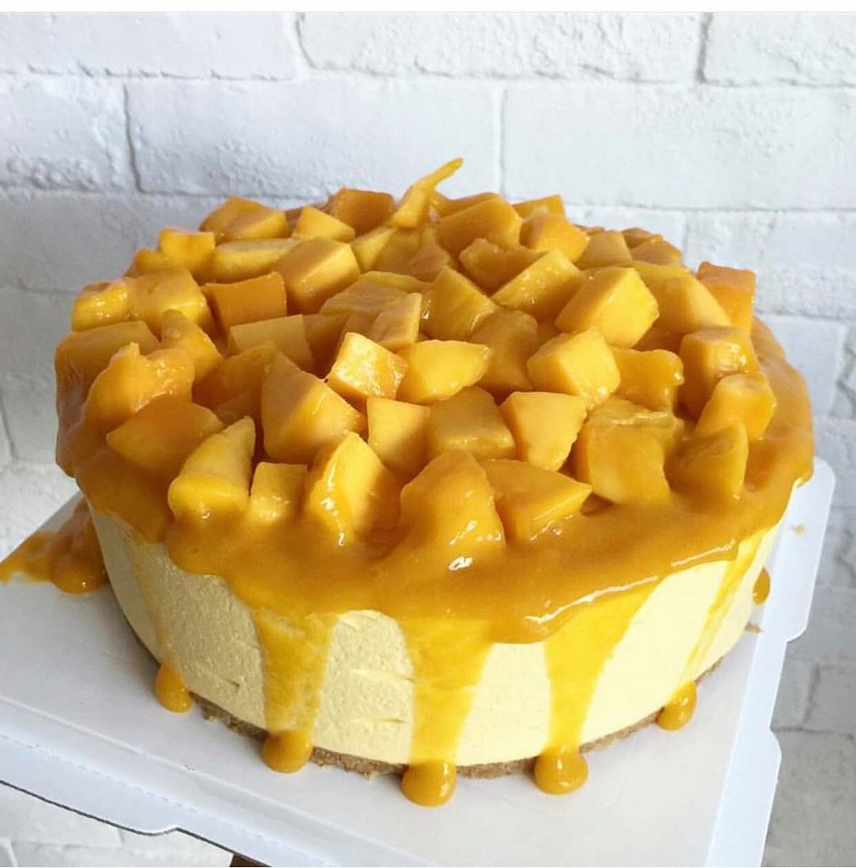 Mango mousse cheesecake