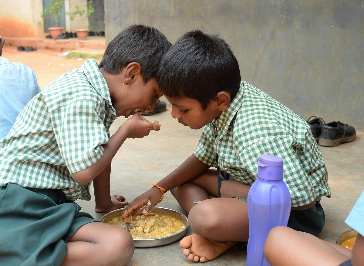Activists slam clean chit to Akshaya Patra midday meals