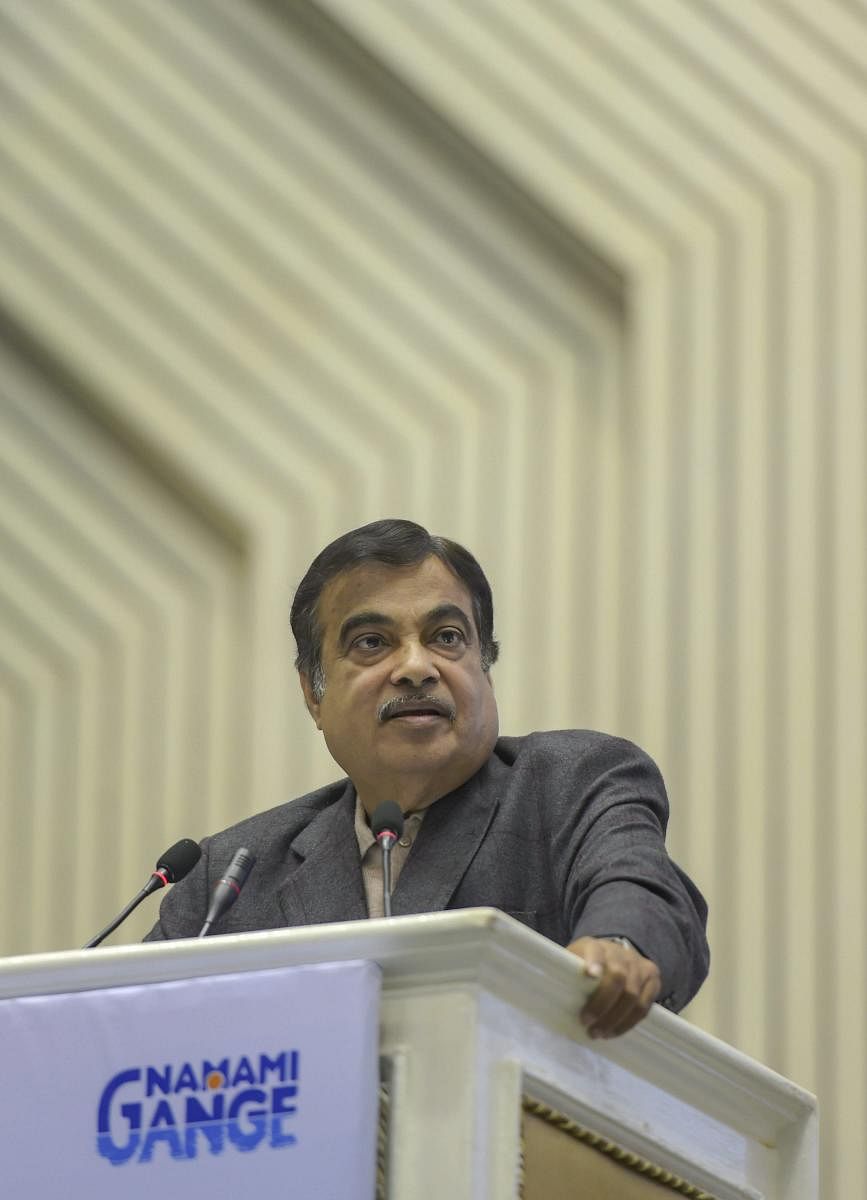 Gadkari flight diverted to Lucknow due to bad weather