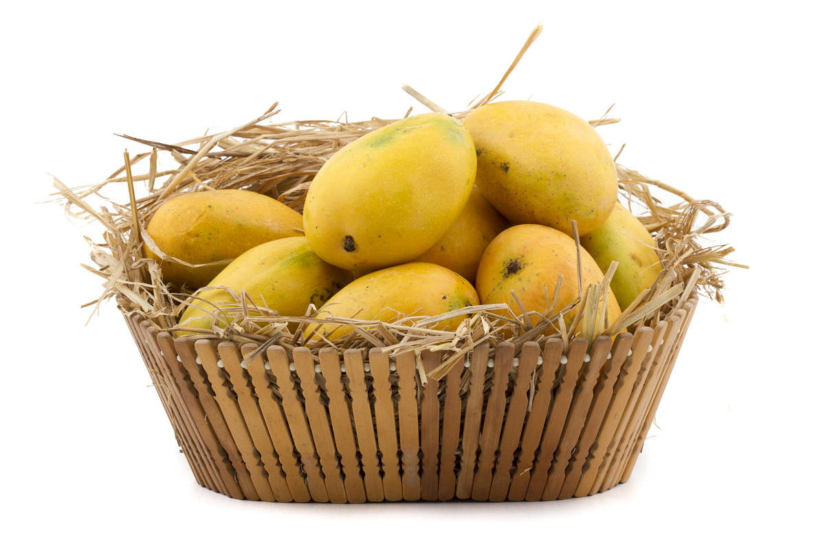'Aam aadmi': Now, postman to deliver mangoes