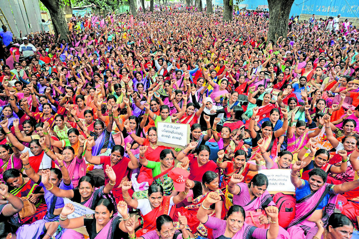 Anganwadi workers oppose KG classes in govt schools