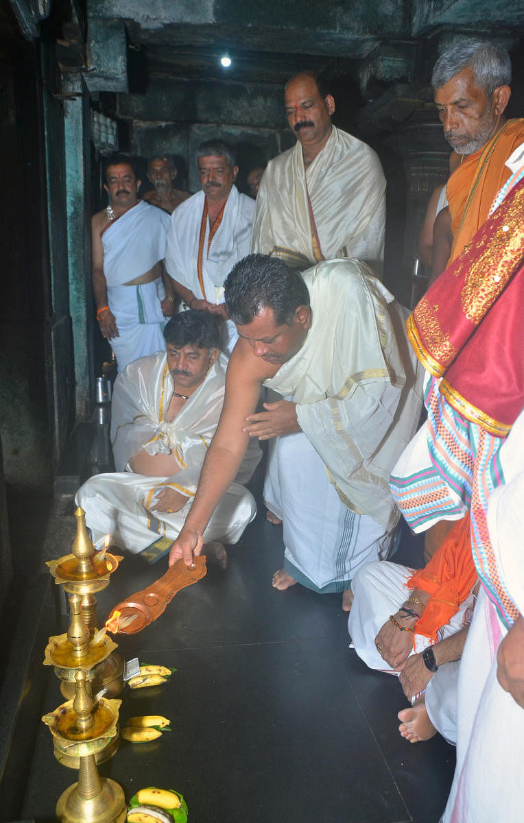 Ministers offer special prayers at Kigga temple