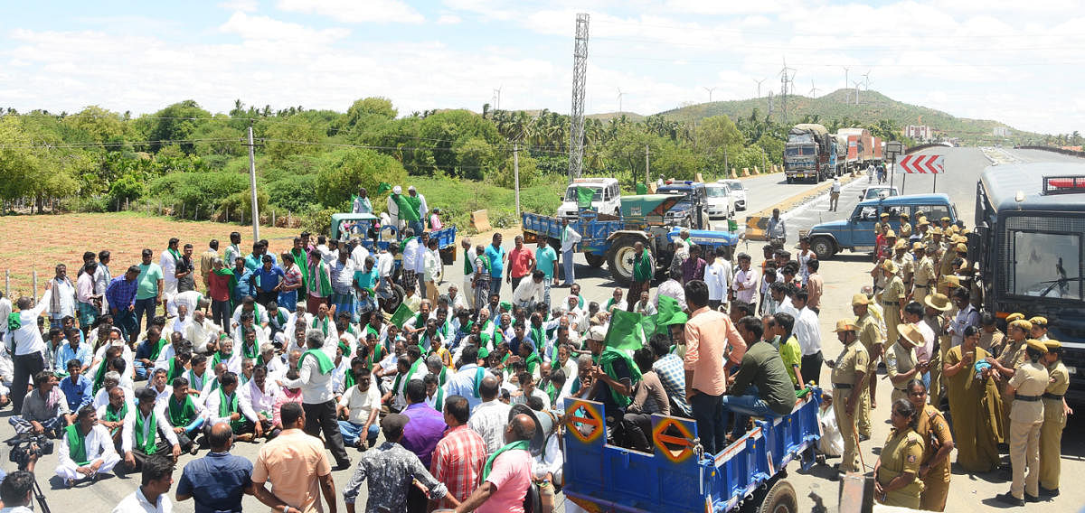 Land law: Farmers want amendment dropped, block highway