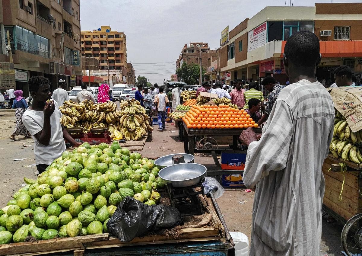 Sudan: Strike ends, some shops open but residents wary