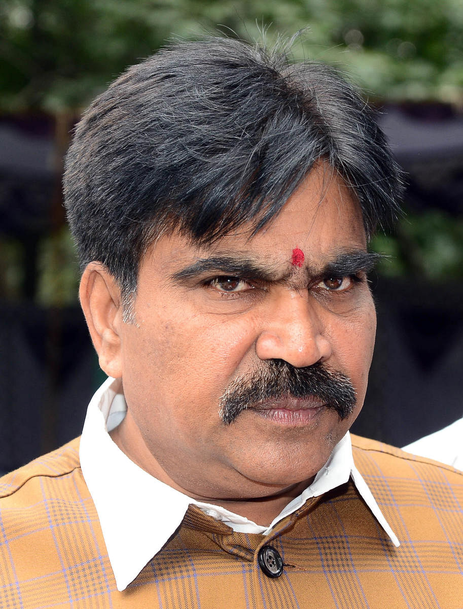 ‘Flip-flop’ Shankar asked to merge his party with Cong
