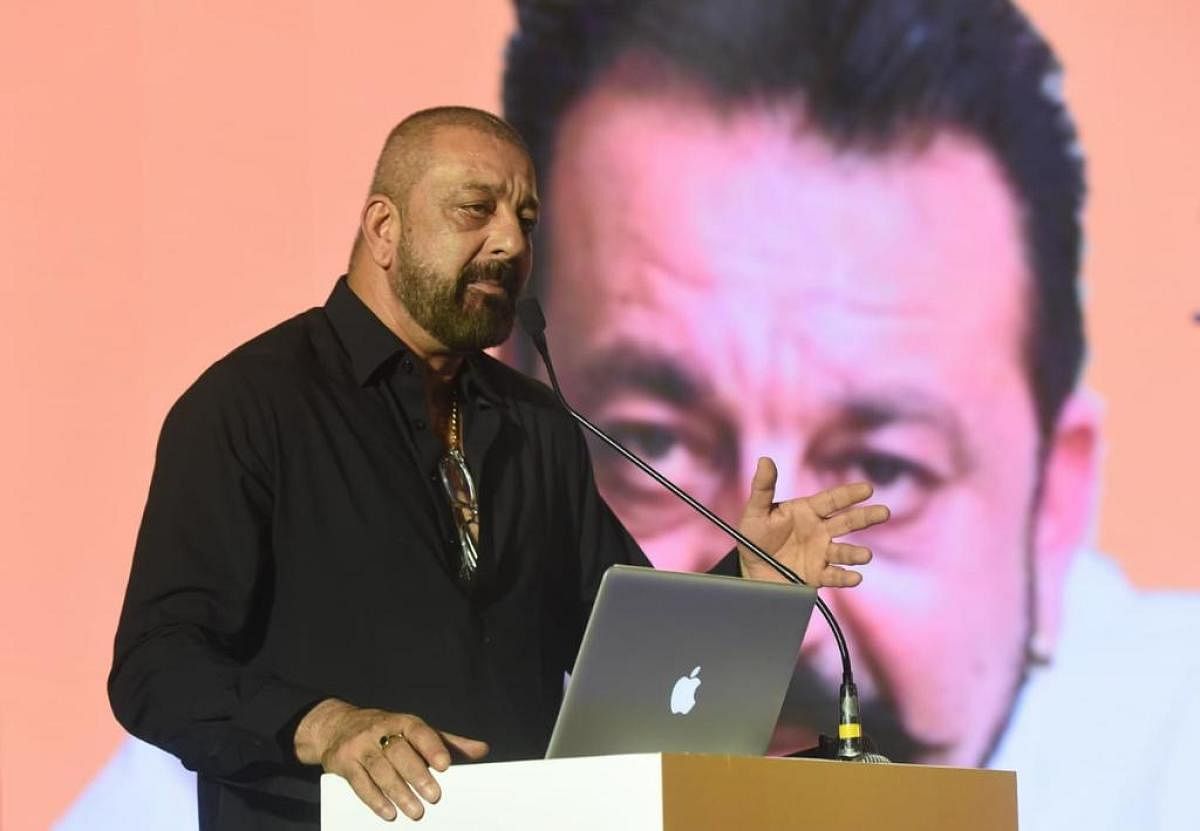 Sanjay Dutt dedicates 'Baba' to Sunil Dutt