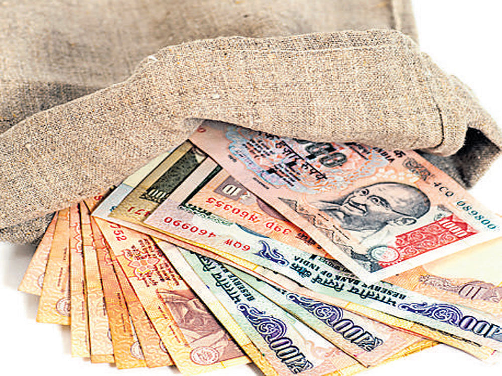 Land surveyor 'caught' taking Rs 55K bribe