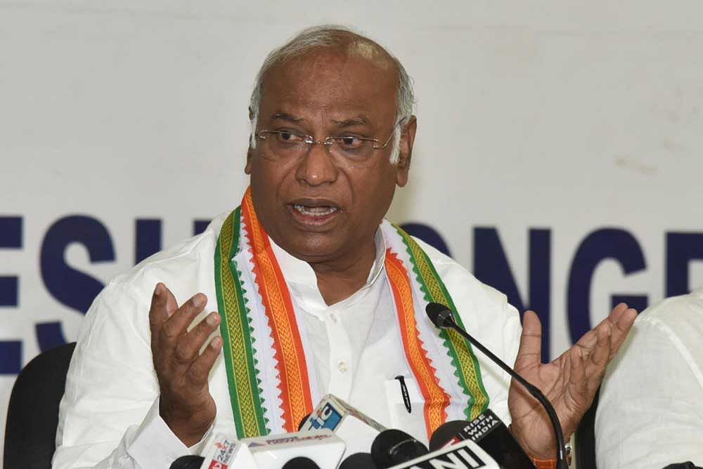 Cong claims BJP buying MLAs, rushes Kharge to Bengaluru