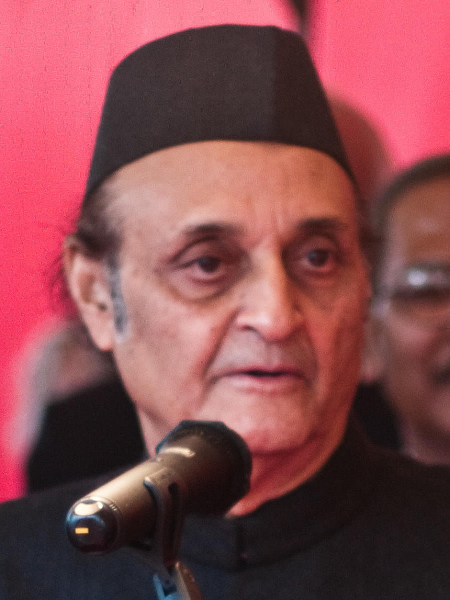 Call CWC, aghast to see confusion in Cong: Karan Singh
