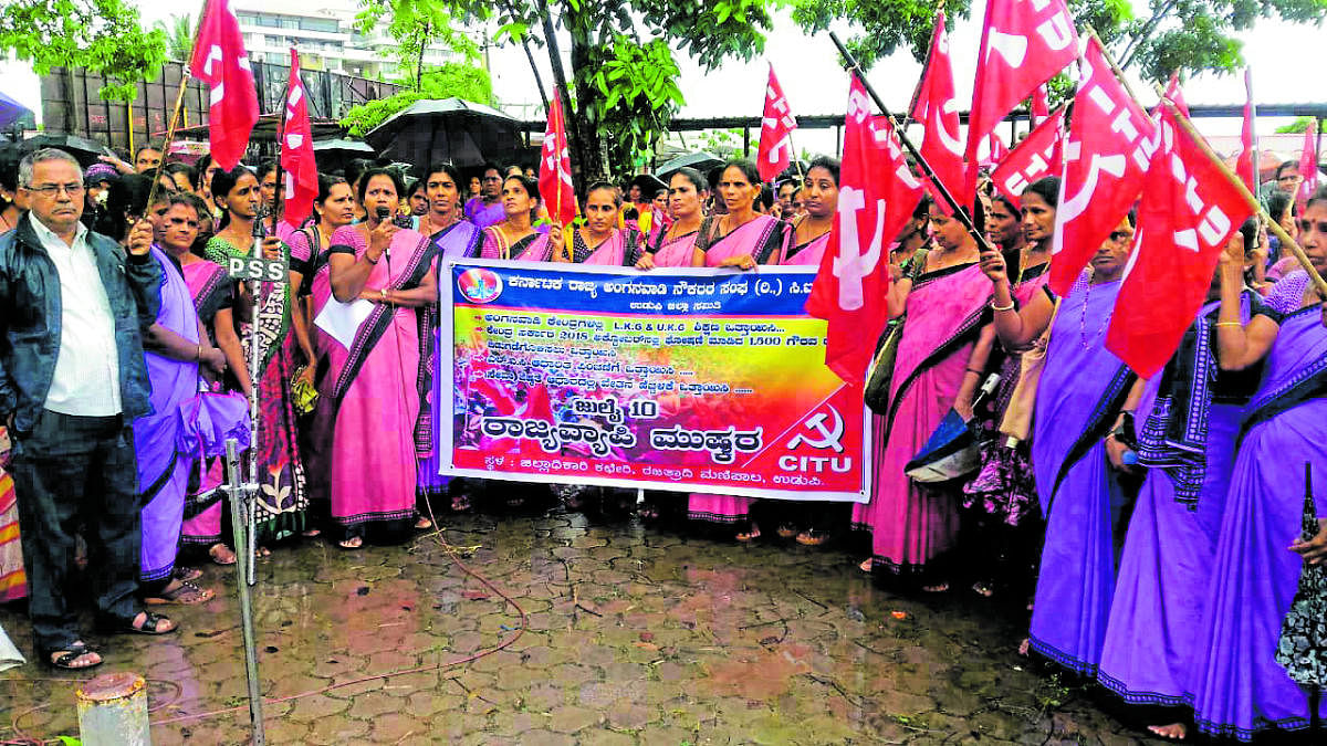 Anganwadi workers want KG classes at their centres