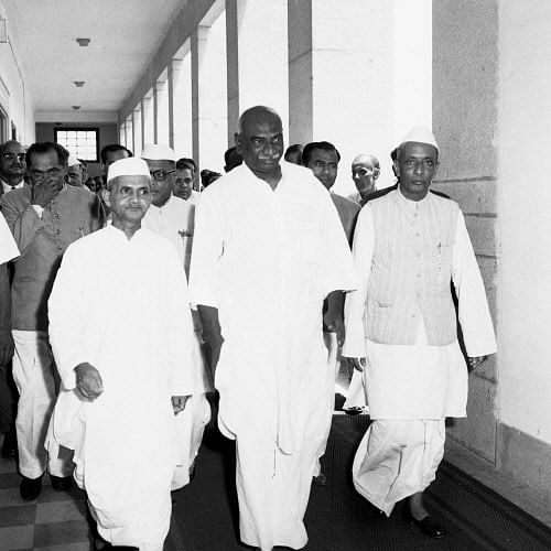 May 21, 1964: Union Minister Lalbahaddur Shastry andAICC President K Kamaraj at Vidhanasoudha in Bangalore. (DH File Photo)