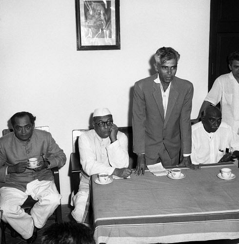 May 21, 1964: (From Left to Right) Minister Mohammad Ali, Union Minister K C Reddy, R Shamanna andAICC president K Kamaraj at Mysore Working Journalist Association in Bangalore. (DH File Image)
