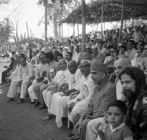 January 10, 1968: S Nijalingappa, K Kamaraj, Bramhananda Reddy and otherCongress leaders watching Khedda operation at forest area in Mysore district of Madras Presidency.(Photo: Prajavani, T L Ramaswamy)