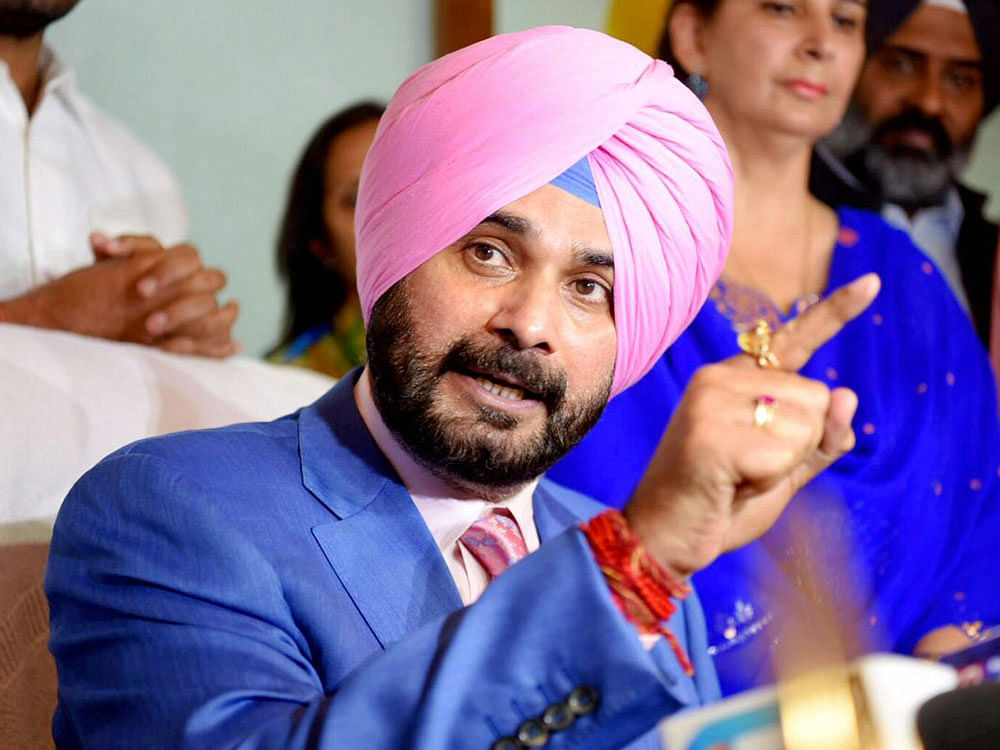 Sidhu calls for parallel dialogue with Pakistan
