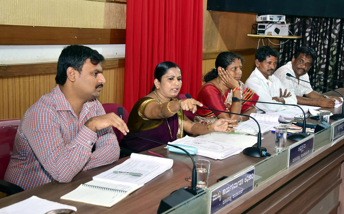 Need to develop sports grounds stressed at ZP meet