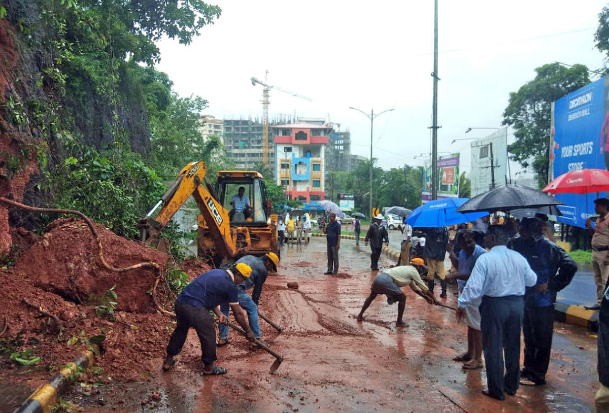 Rain results in water-logged roads, landslides in DK