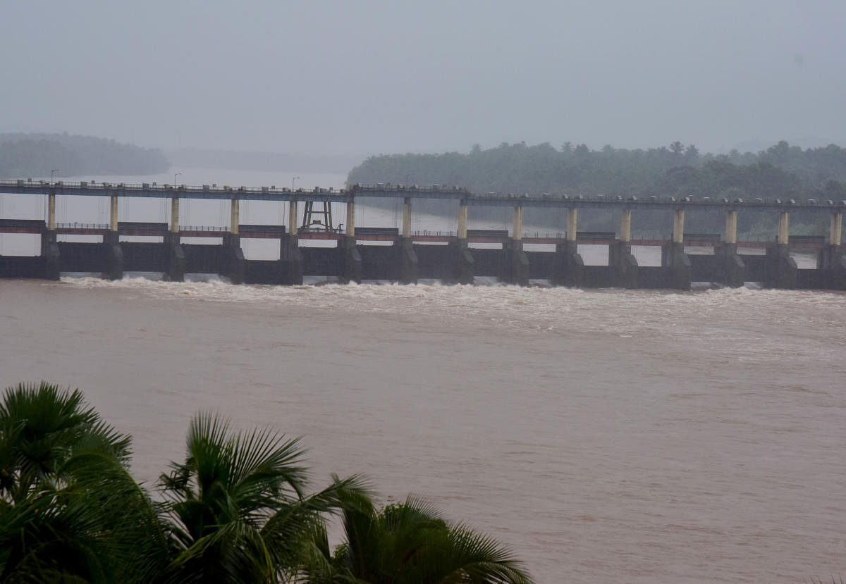 Rain: Landslides, damage to electricity poles across DK