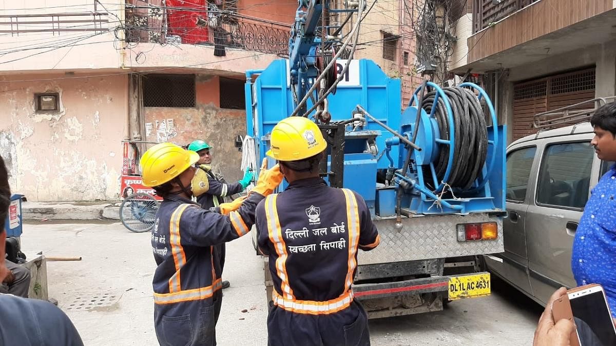 Small jetting machines to tackle manhole blockage