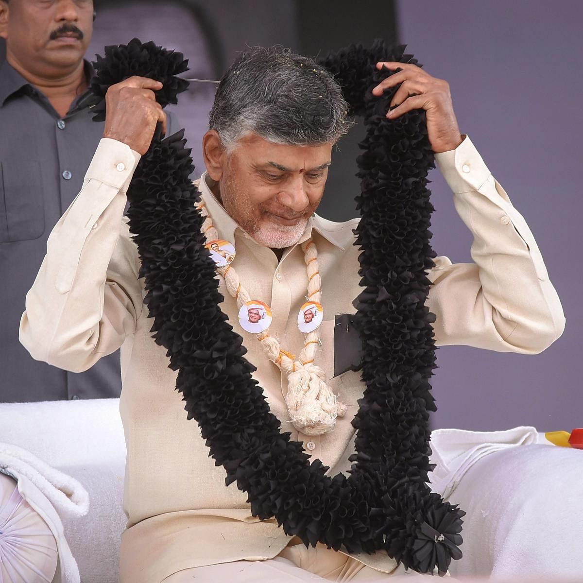 Vote-for-note scam comes to haunt Naidu