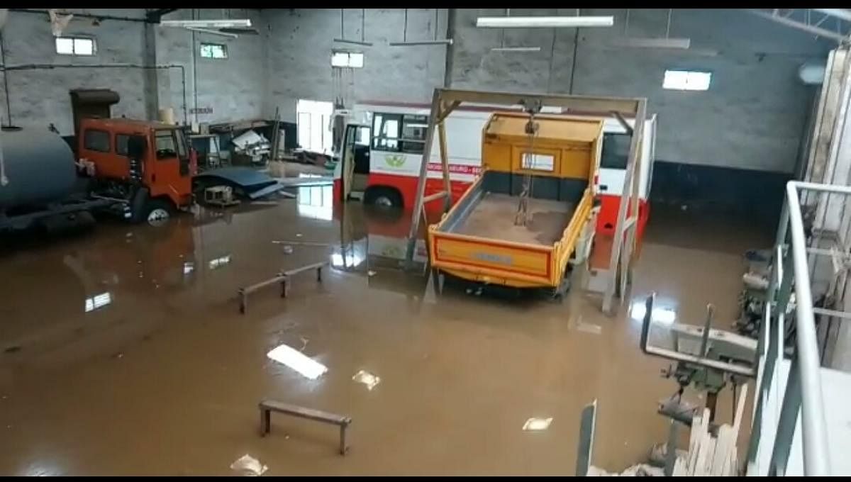 Flash floods inundate 20-odd industries in Mangaluru