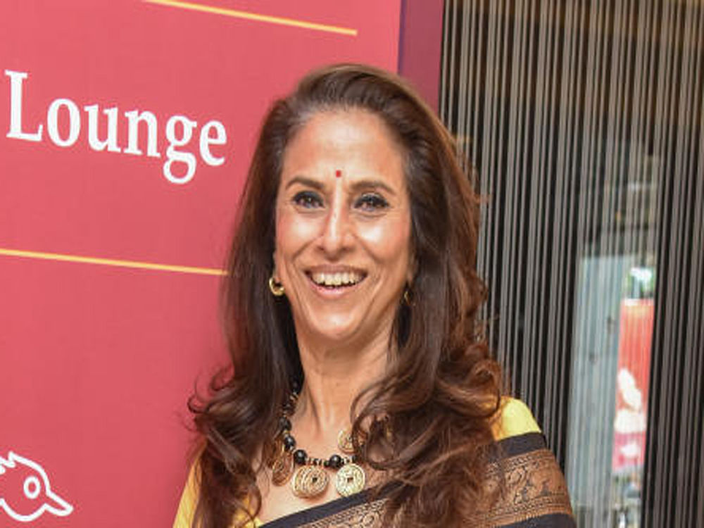 Making up story to discredit me, India: Shobhaa De 