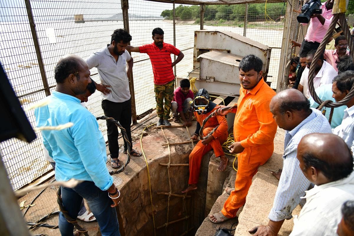 Sluice gate snag creates flooding in Munirabad
