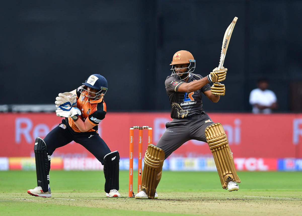 Ullal sets up Lions’ easy win