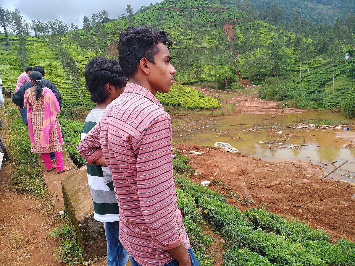 Visitors at Puthumala where scores of houses, a church and temple caved in bylandslide on August 8 claiming over ten lives. (DH Photo/Arjun Raghunath)