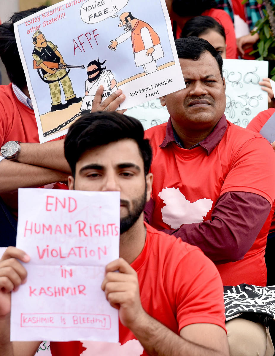 Bengalureans protest against Kashmir shutdown