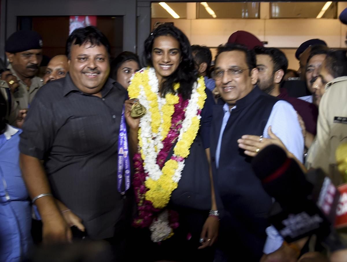 Sindhu returns to hero's welcome after World C'ship win