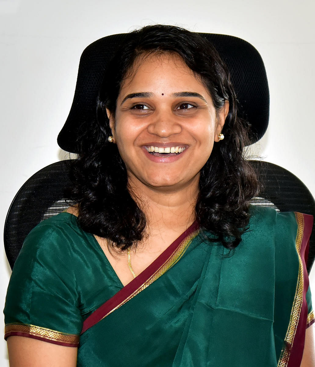 Sindhu Rupesh takes charge as Dakshina Kannada DC