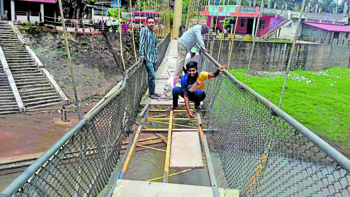 Work on repair of hanging bridge at Kanive begins