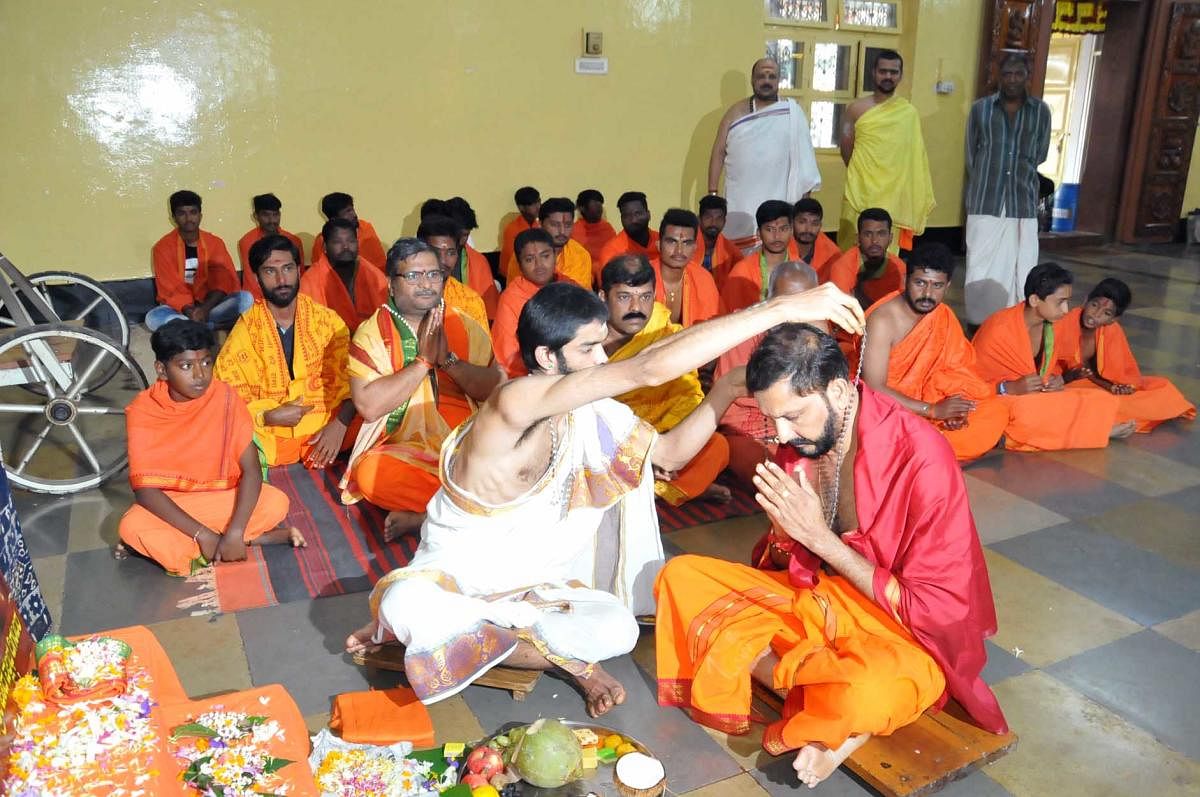 Dattamala Abhiyana commences at Shankara Mutt