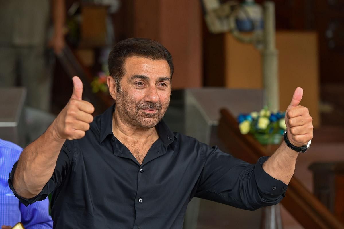 Sunny Deol acquitted in a case of pulling train's chain