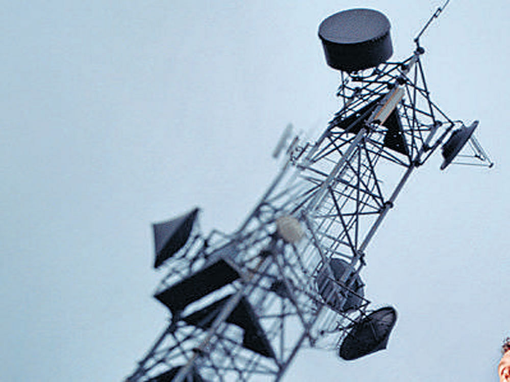 Telcos pay Govt over Rs 4500 crore in spectrum dues