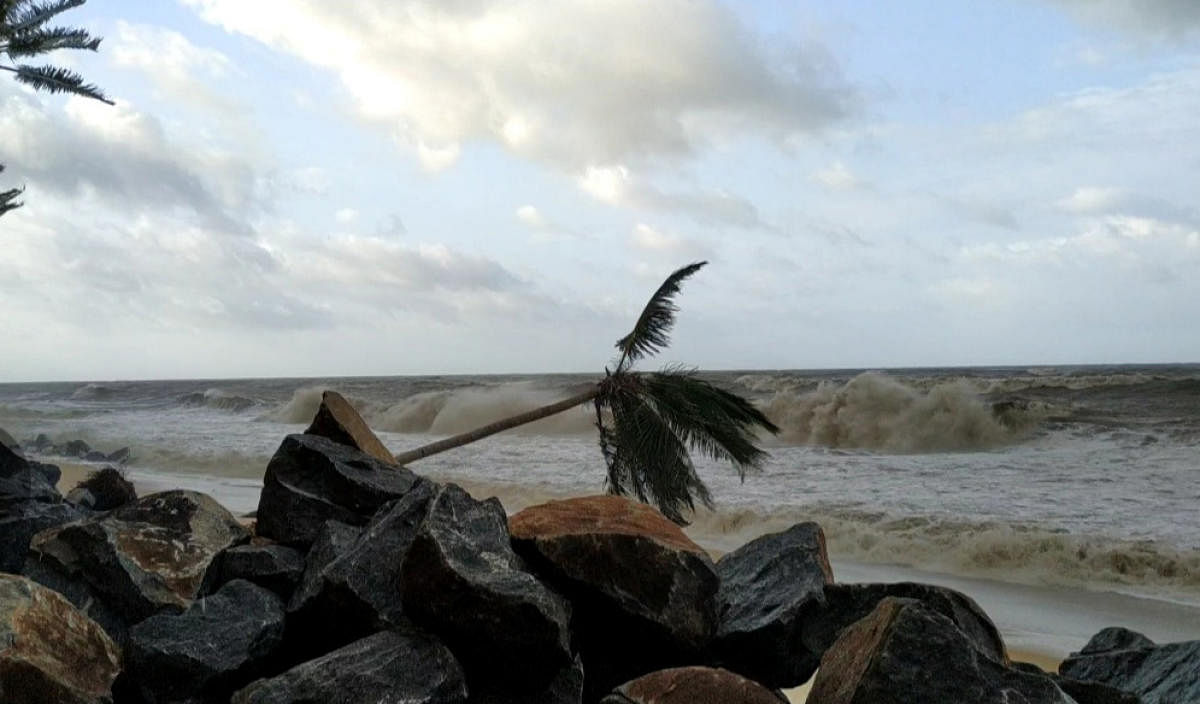Heavy tides along Kerala coast