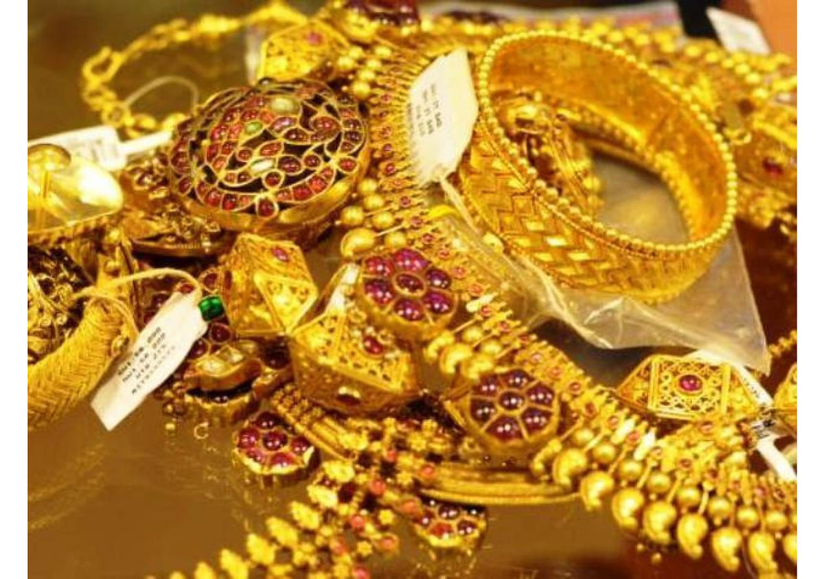 4 passengers held, gold worth Rs 74 lakh seized at KIA